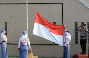 Wujudkan Pelajar Berkarakter, Polsek Gesi Bimbing Siswa SMKN 1 Gesi tentang Kenakalan Remaja dan Lalu Lintas
